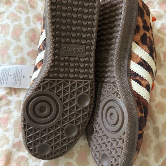Adidas Leopard Print Sneakers with Orange Highlights - Picture 4 of 8